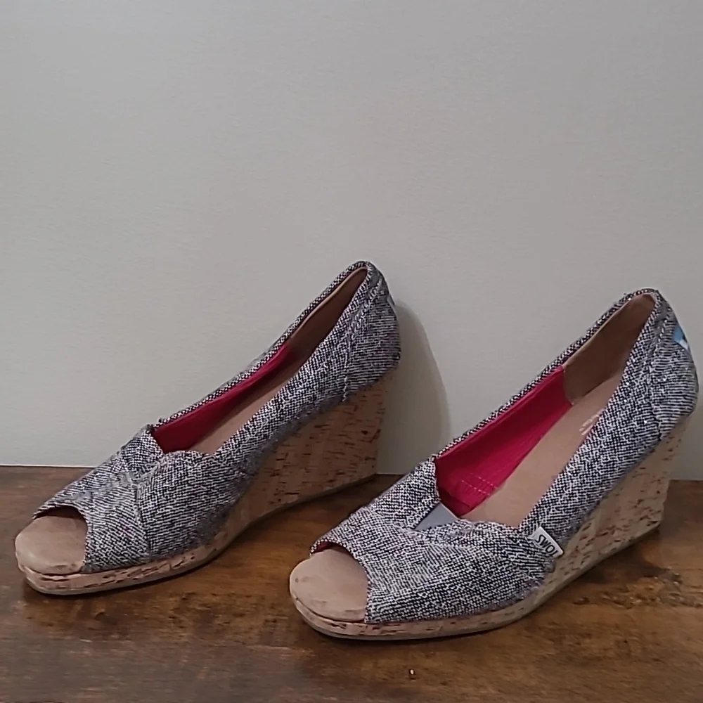 Toms Black & White Tweed with Colorful Specs Open Toe Wedges size 10